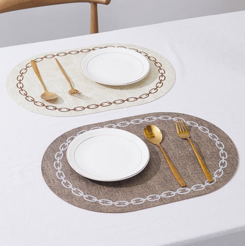 Kitchen Gadgets Luxury - Ovales Tischset aus Kunstleder für die